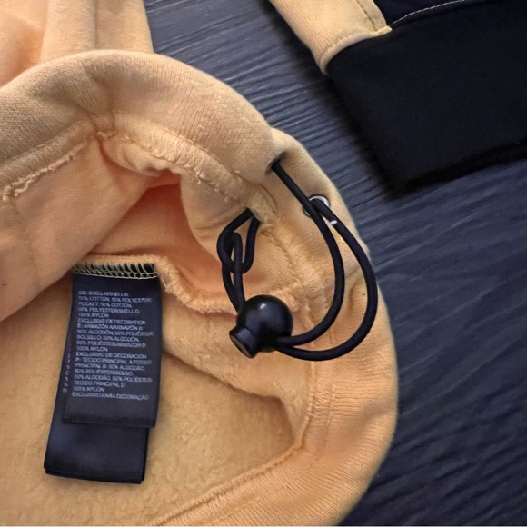 The North Face Colorblock Half Zip Sweatshirt - Picture 9 of 9